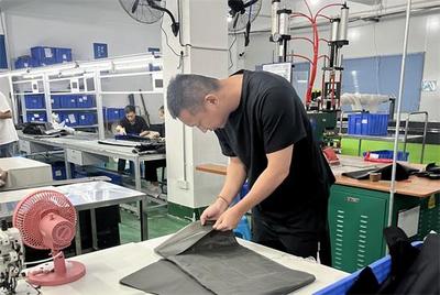 中國小伙兒闖北美