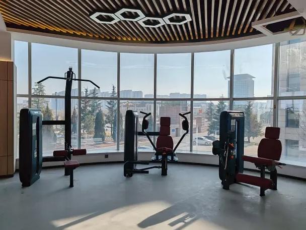 探索宜春酒店的健身新天地,康強健身器材帶.#來宜春酒店 讓康